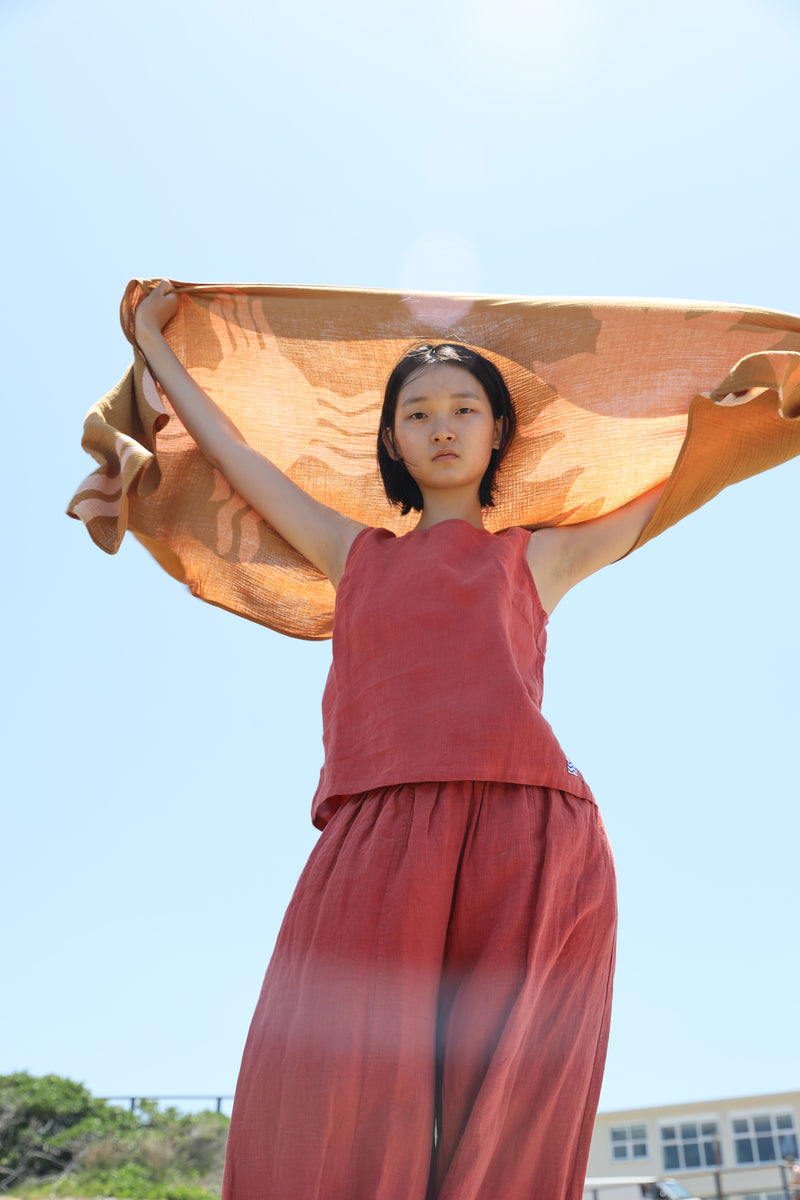 BASIC LINEN VEST PAPRIKA