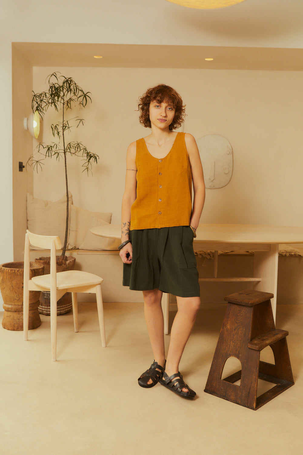 BASIC BUTTON FRONT TANK TURMERIC